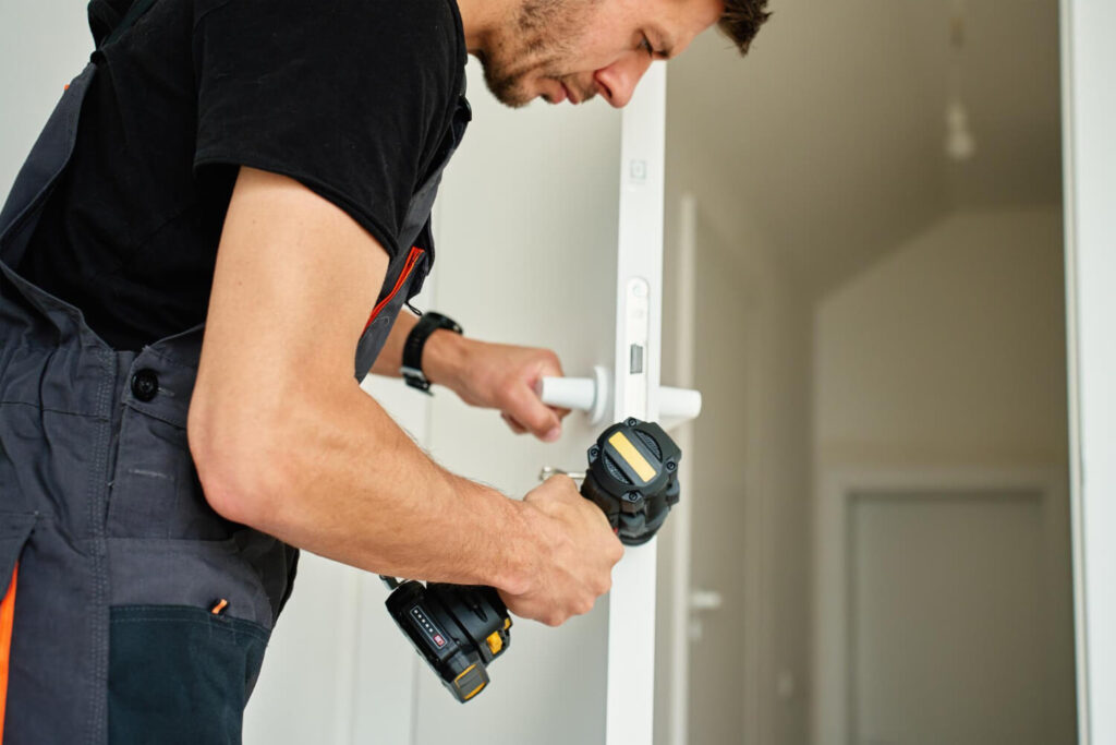 A legjobb beltéri ajtó is veszít az értékéből, ha a beépítés nem pontos.